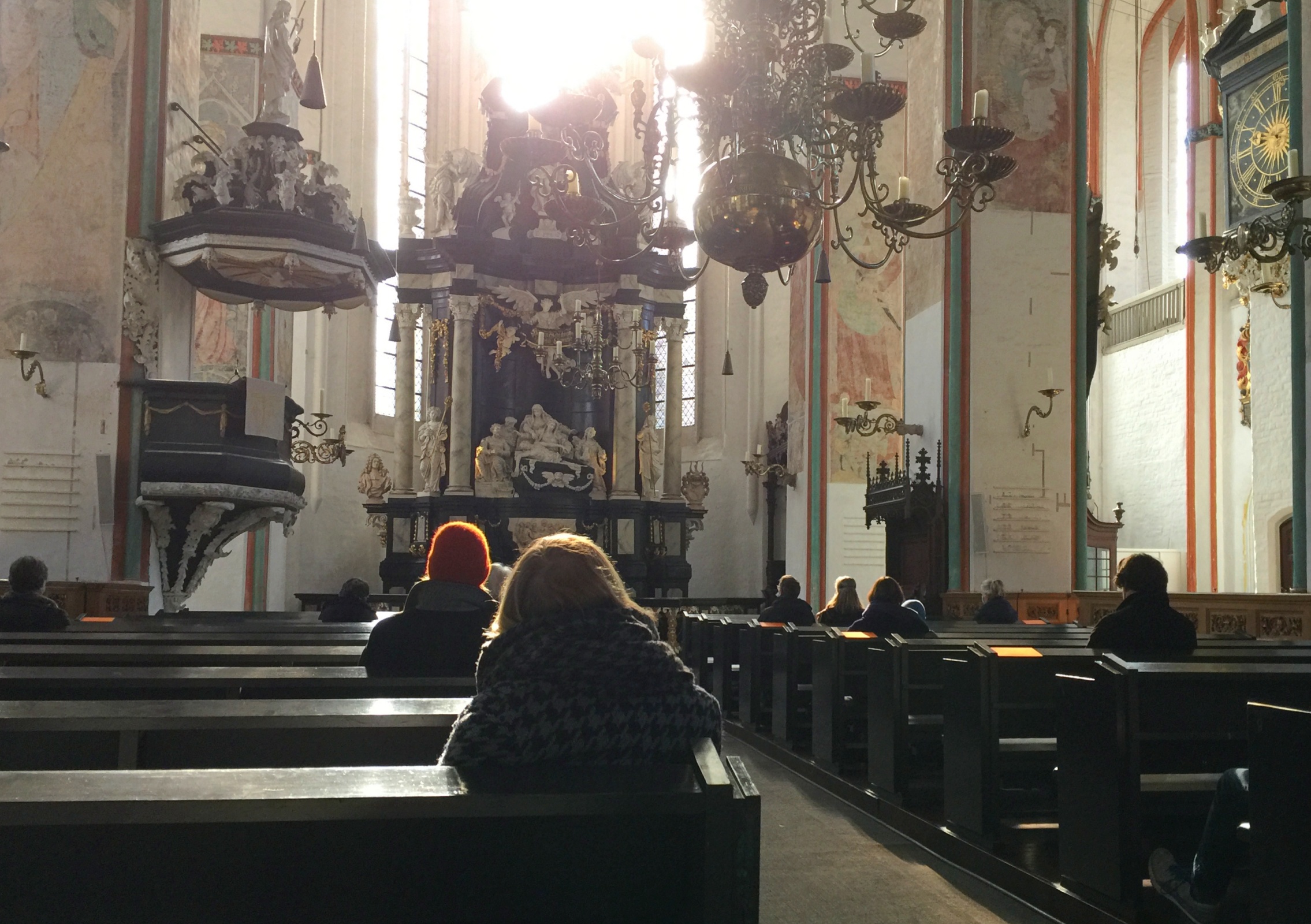 Publikum in der Jakobikirche in Lübeck