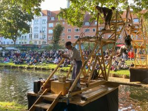 Ein Brückenschlag am Einheitstag - unter der Rehderbrücke